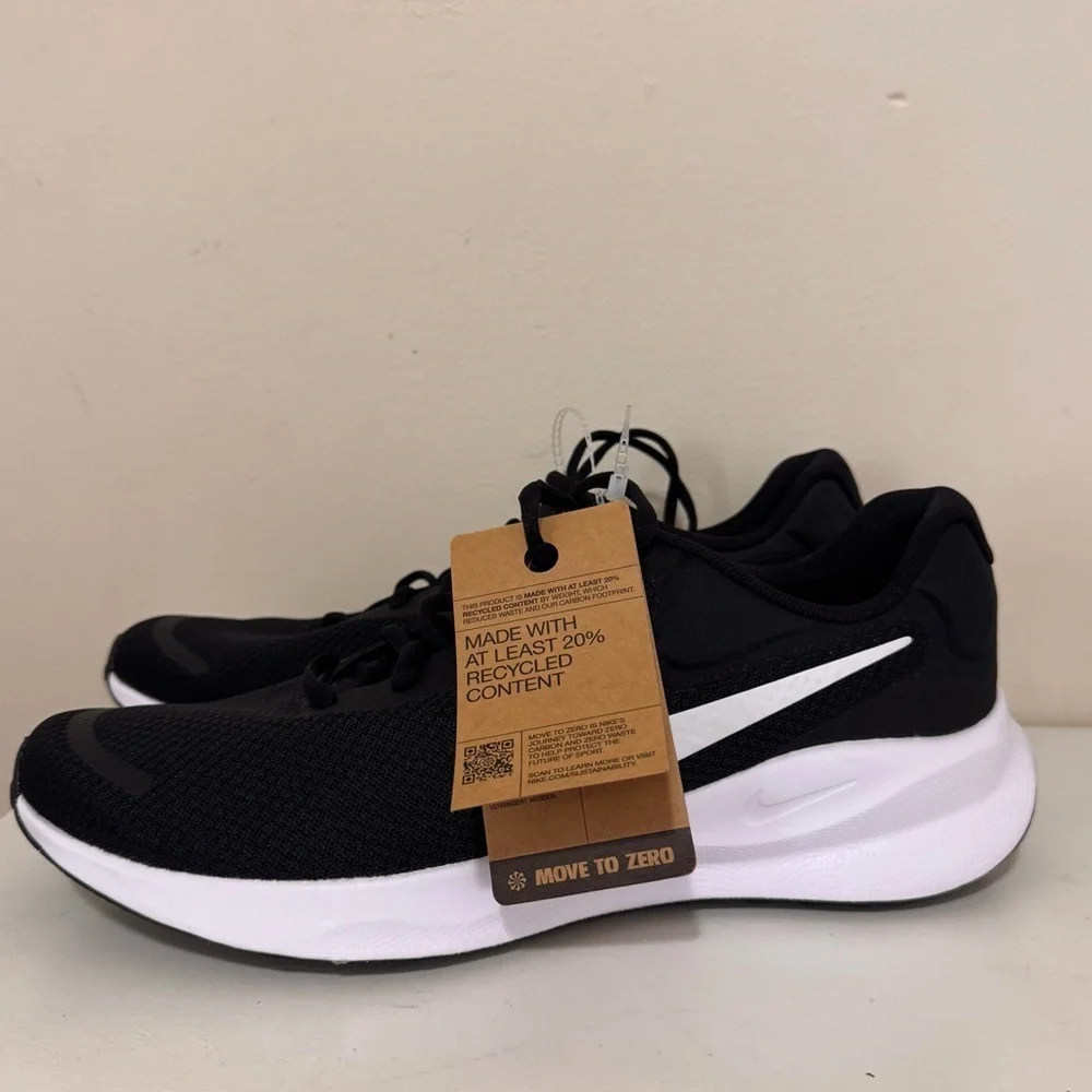 NWT Nike Men's Black and White Athletic Shoes